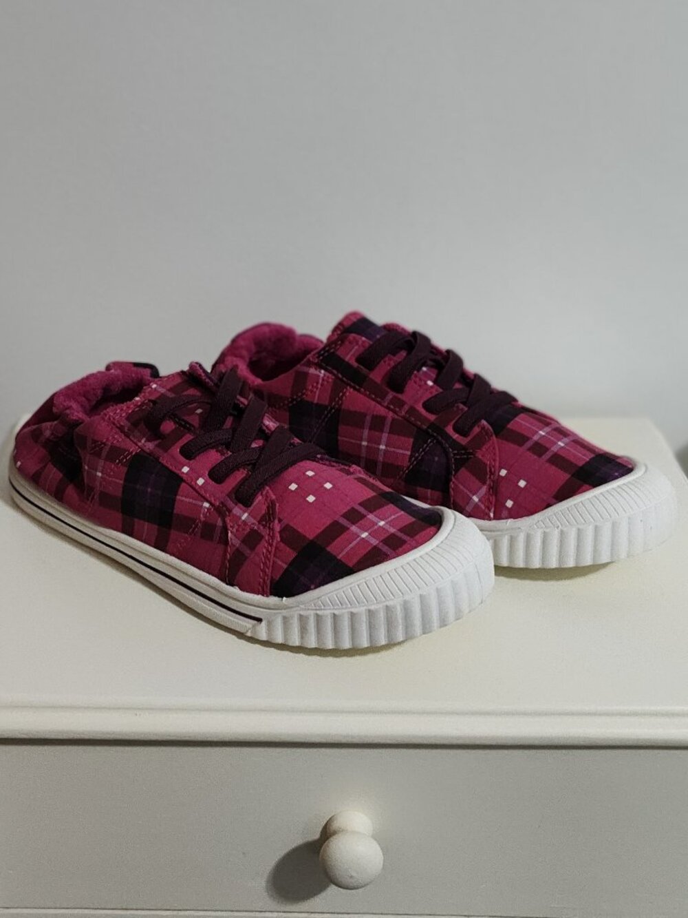 Wonder Nation girl's plaid canvas sneakers, Excellent used condition, size 4